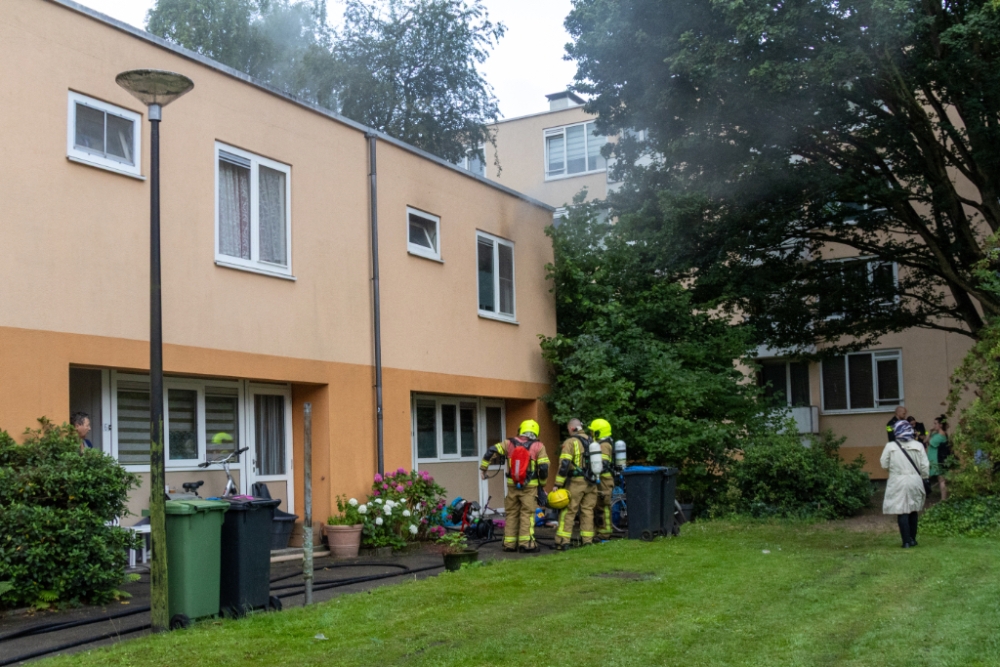 Slaapkamerbrand veroorzaakt rook- en waterschade in Vlaardingse woning