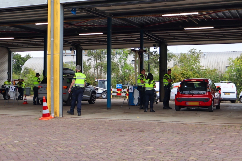 Grote verkeerscontrole op gemeentewerf Vlaardingen