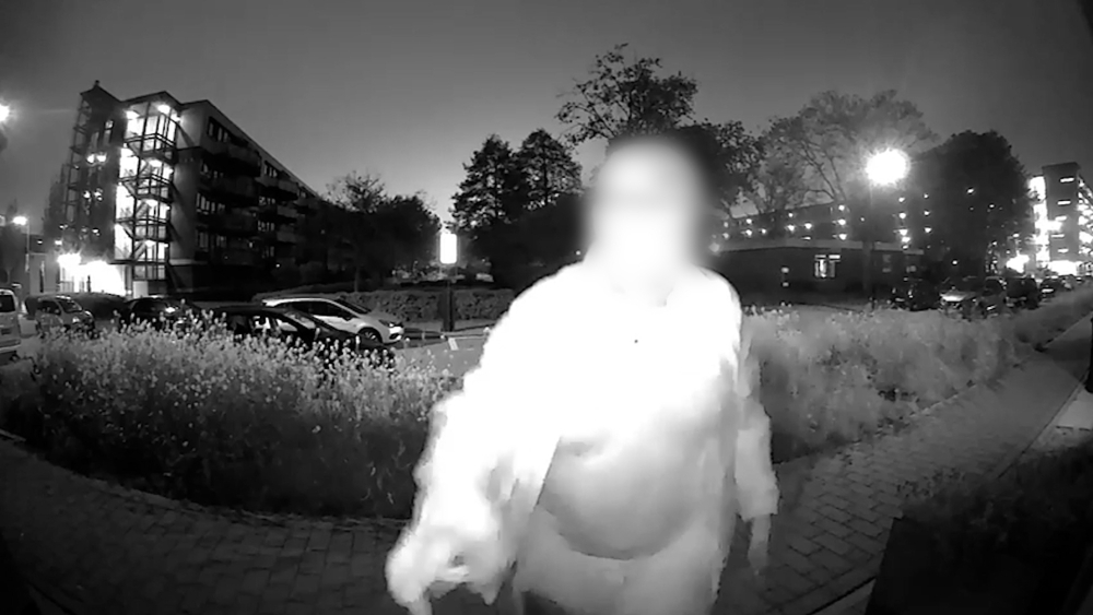 De deurbellendief tijdens de mislukte poging