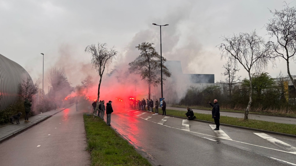 Leden en supporters VFC nemen afscheid van Ed de Koning met erehaag