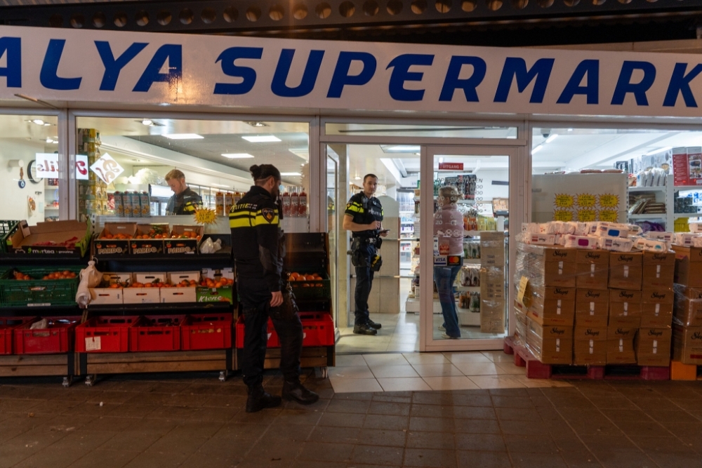 De supermarkt in het Hof van Spaland waar een poging tot overval plaatsvond
