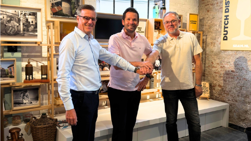 Directeur-bestuurder Harrie Dechering (links), wethouder Danny van Gulik (midden) en centrummanager Maurice Haverkamp (rechts)