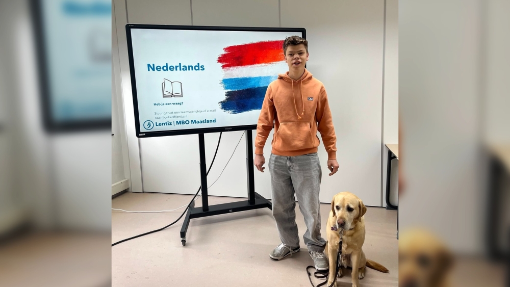 Djan (20) is blind maar staat toch voor de klas: ‘Daar leer ik ook van’