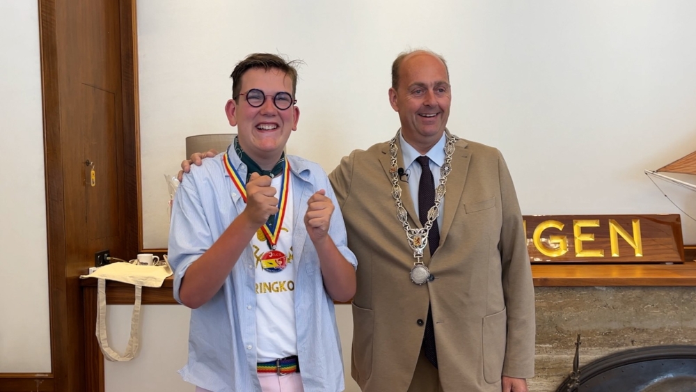 Pepijn (17) krijgt als eerste Vlaardinger Ketelbinkie-lintje: ‘Hij roept wij draaien’