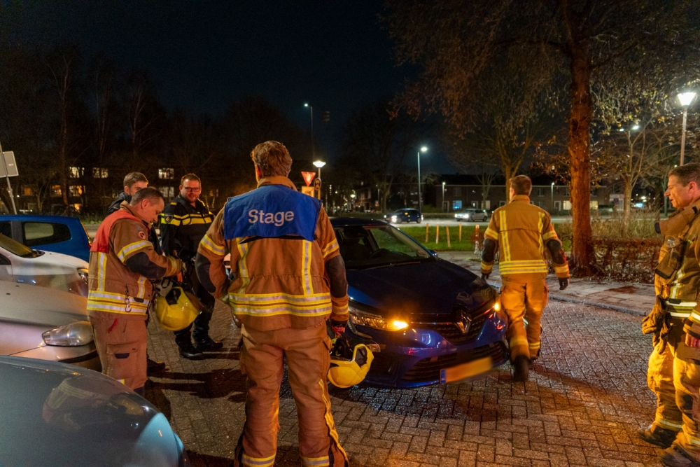 'Veel rook onder motorkap van auto' maar toch geen brand