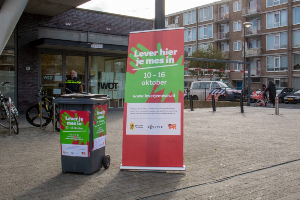 Inleveractie messen op de Laan van Bol'es