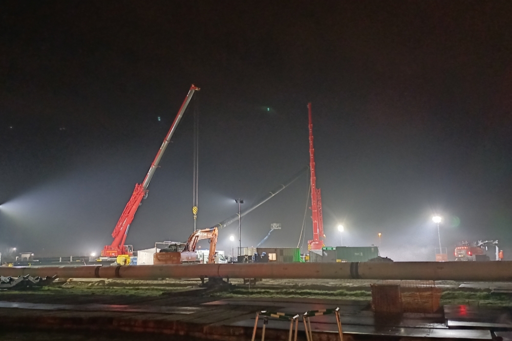 Vlaardingen ook &#039;s avonds druk aan het werk met warmteleidingen