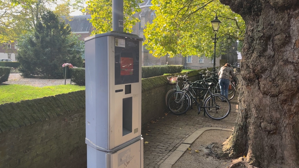 Schiedam investeert ruim een miljoen en vervangt 'Amsterdamse' parkeerautomaten