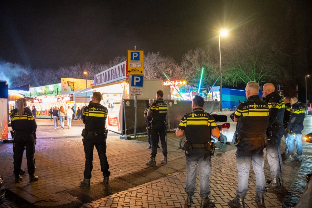 Politiemacht bij de kermis in Vlaardingen, reden nog onbekend