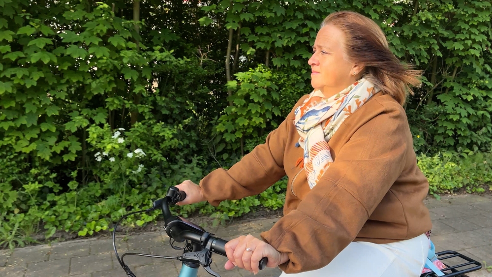 Marijke laat de auto staan tijdens 'fiets naar je werk-dag': 'Das zo gefietst'