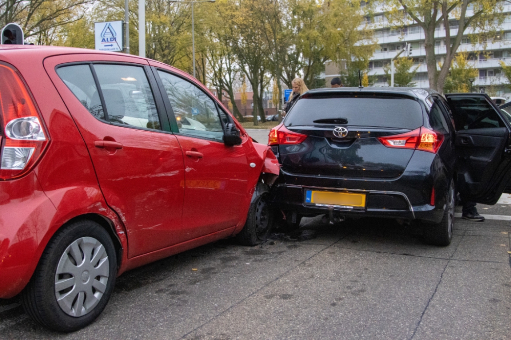 Waar is nou toch m'n rempedaal? Vijf auto’s beschadigd