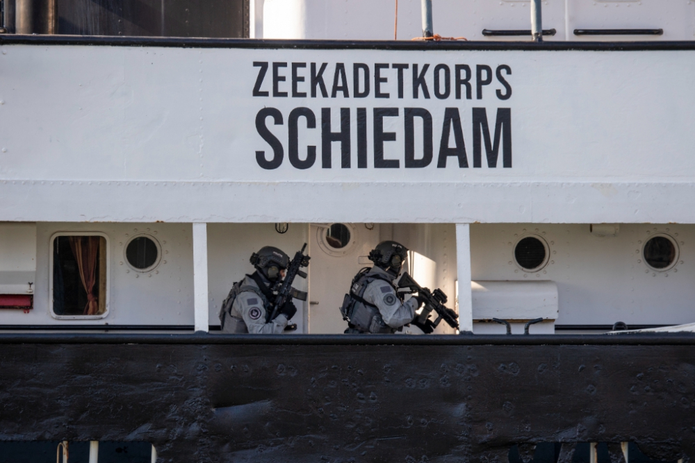 Schip Schiedams zeekadetkorps 'gekaapt' tijdens Wereldhavendagen