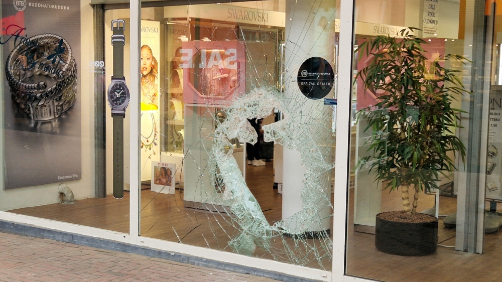 Flinke schade na nachtelijke inbraak bij Vlaardingse juwelier