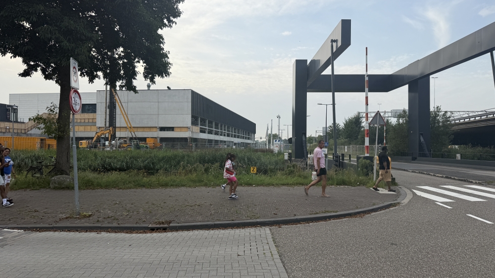 Kiss & Ride verplaatst en wegen afgesloten door werkzaamheden nieuw hotel en Schieveste