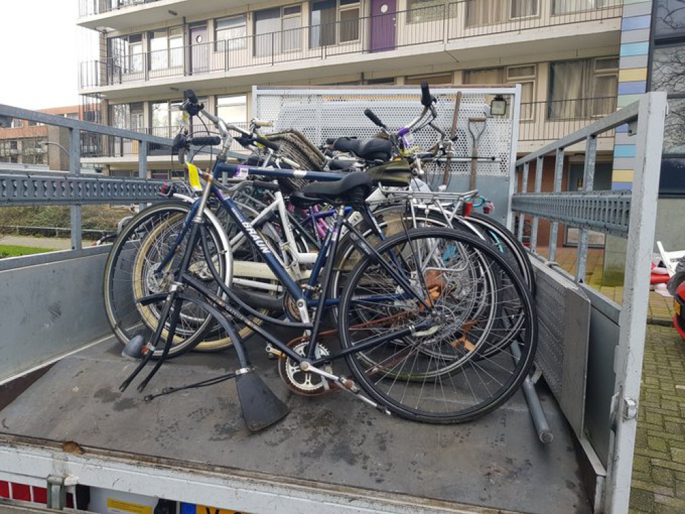 Handhaving ruimt weesfietsen op in Groenoord