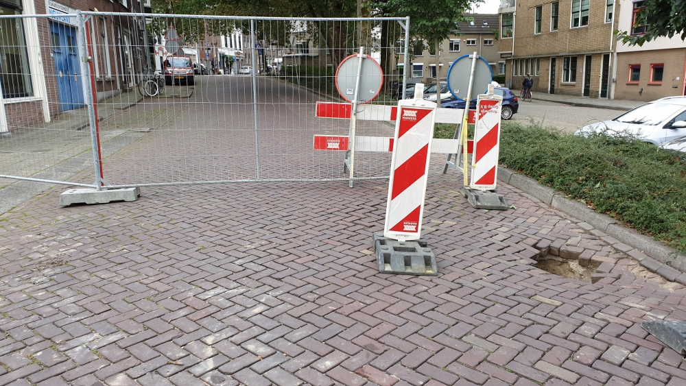 Gat in Breedstraat
