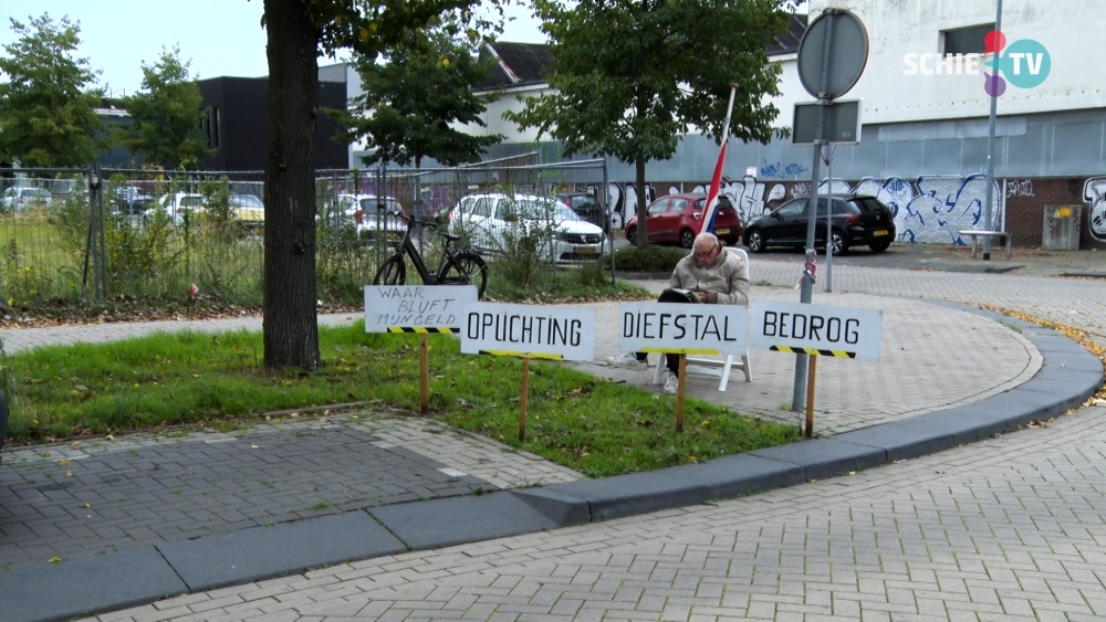 Protest voor de deur van Schiedams bedrijf, Pieter voelt zich opgelicht