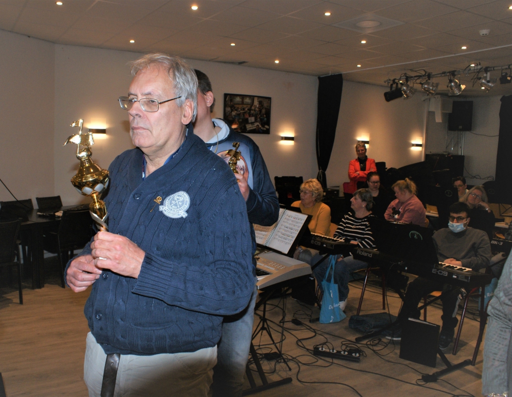 Rolantino's eren jubilarissen tijdens repetitie in De Erker