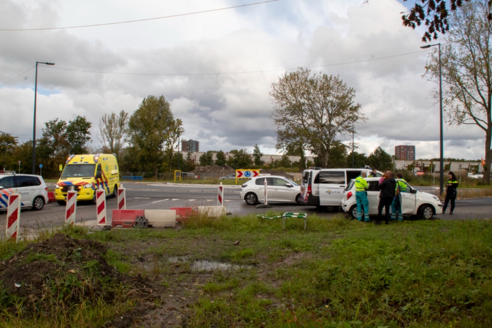 Aanrijding tussen twee auto's op de Hargalaan