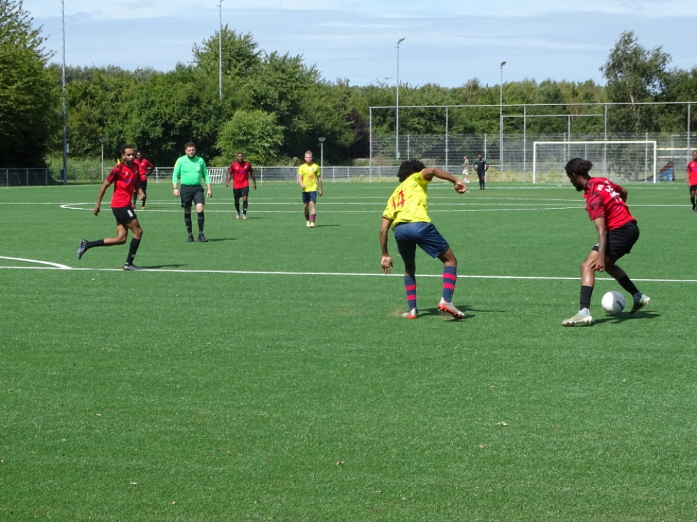 Victoria'04 wint oefenwedstrijd