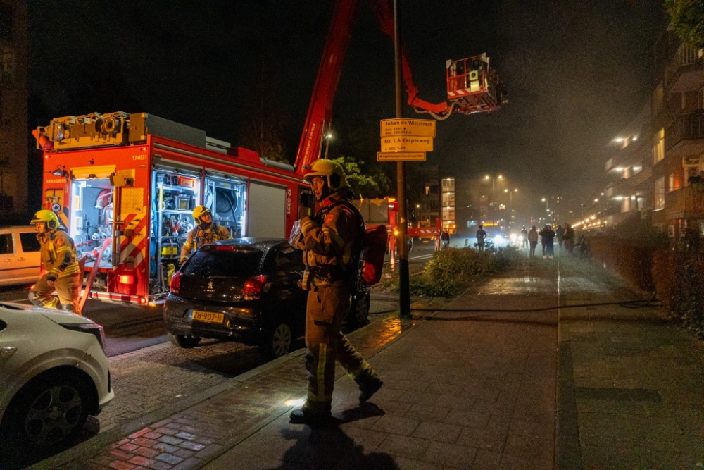 Forse keukenbrand in Vlaardingse flatwoning, bewoners op tijd buiten