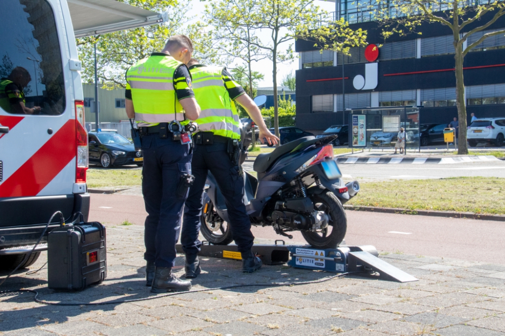 Verkeerscontrole op de 's-Gravelandseweg