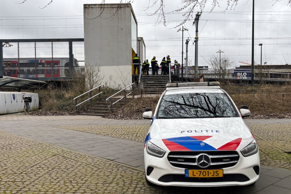 Politie houdt preventief fouilleeractie op metrostation Vlaardingen