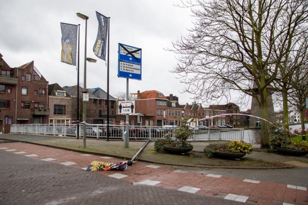 S'dam vlaggenmast omver gewaaid