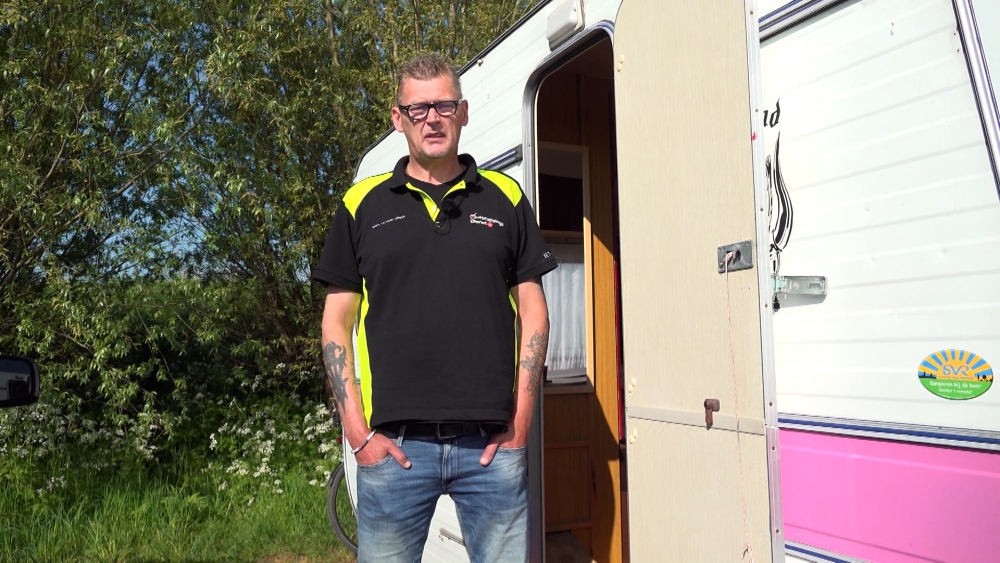 Henk werkt hard, maar woont in een caravan: ‘Gemeente doet niks’