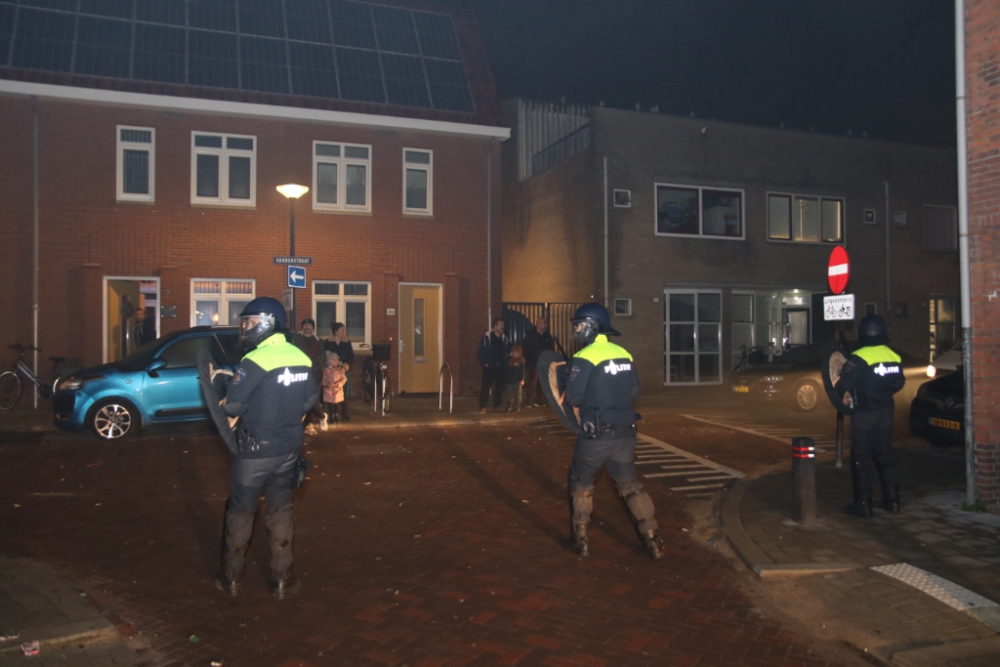 Gemeente: 'Minder vuurwerkoverlast, wel onrustig begin nieuw jaar'; twee aanhoudingen