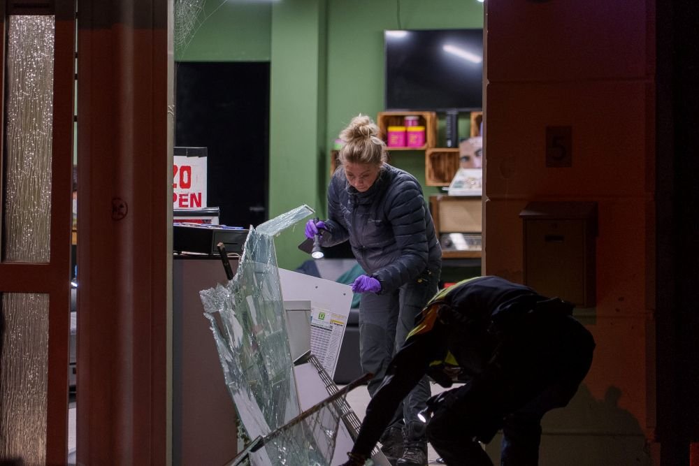 Zwangere vrouw vlucht haar huis uit na explosie in kapperszaak