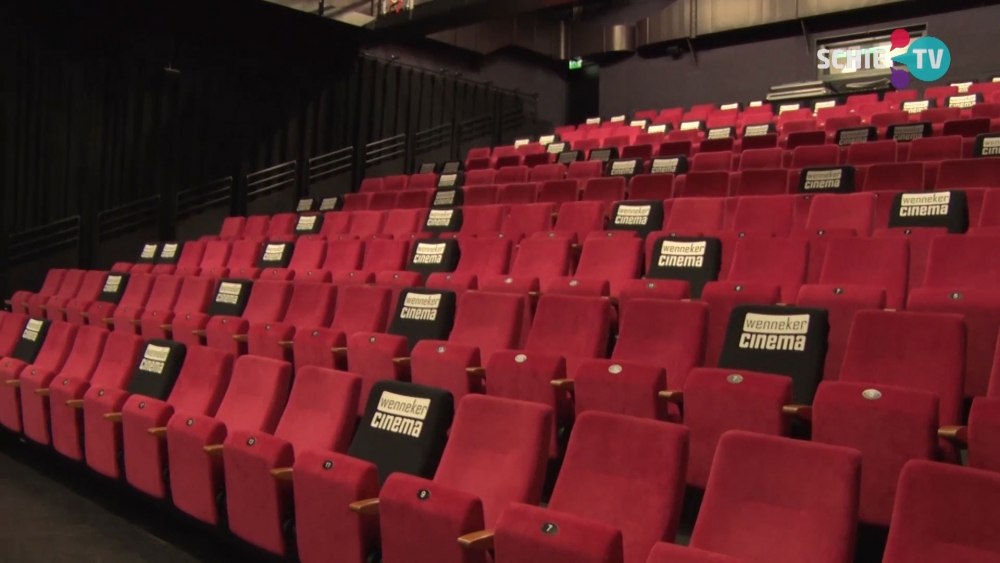 "Het café is donker en iedereen moet direct de zaal in"