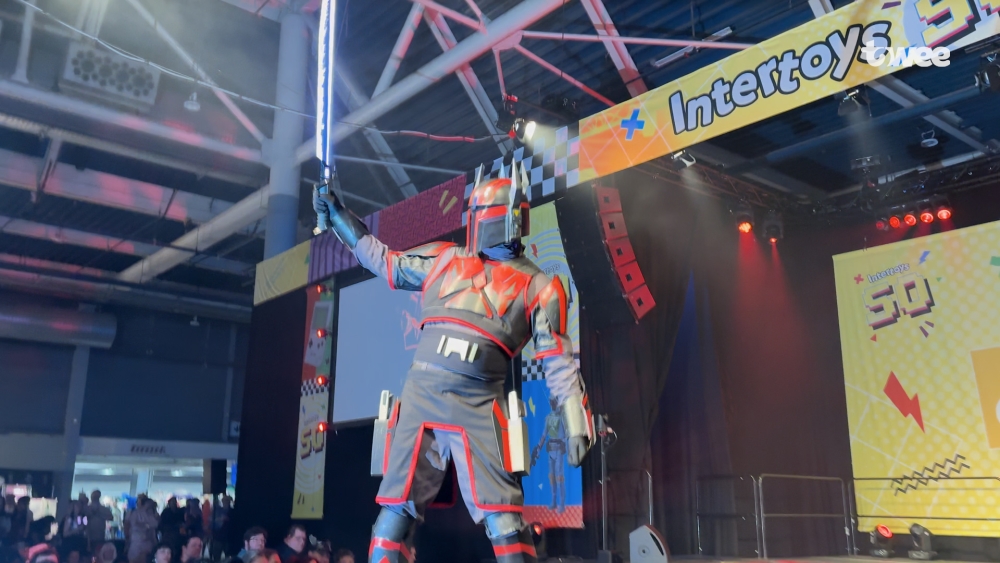 Van zwembadmedewerker tot Mandalorian: Dion (28) leeft zich uit op Comic Con
