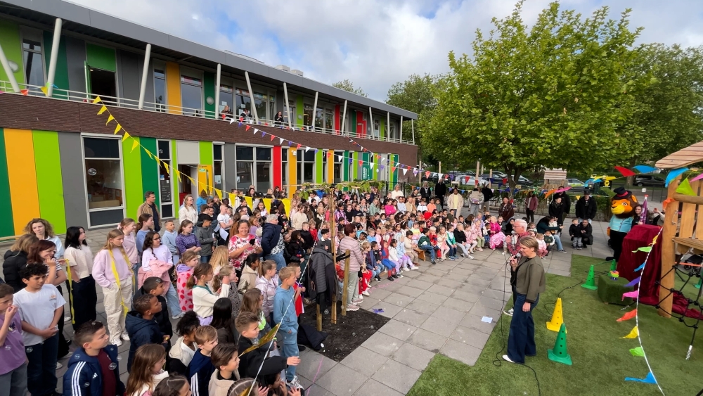 Nieuw schoolplein De Bavinck geopend: ‘Kinderen spelen veel meer buiten’
