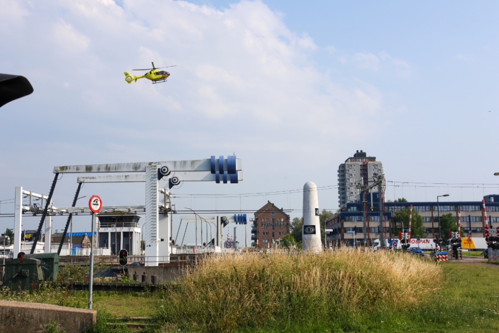 Traumahelikopter rukt uit nadat man onwel wordt in auto