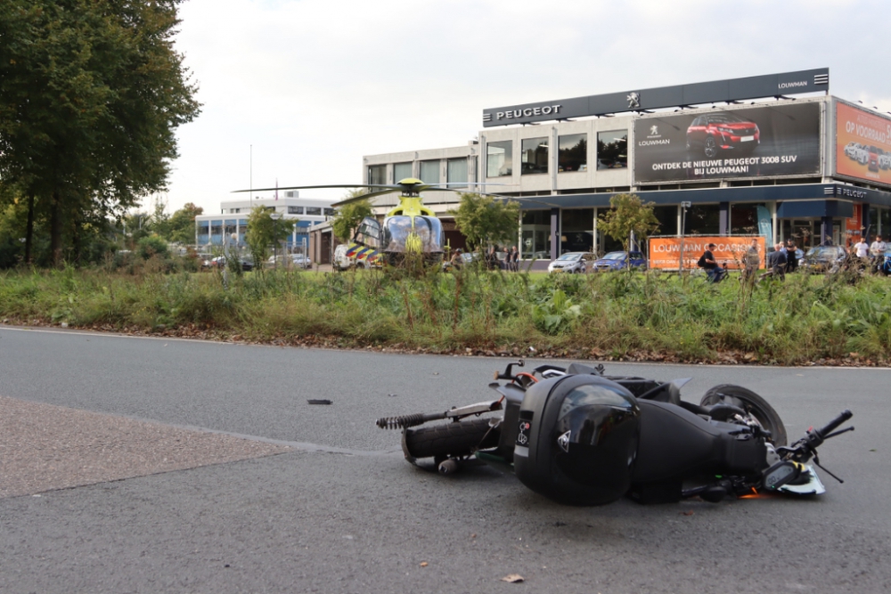 Ernstig ongeval op de 's-Gravelandseweg nabij oprit naar A20; bestuurder brommer naar het ziekenhuis vervoerd