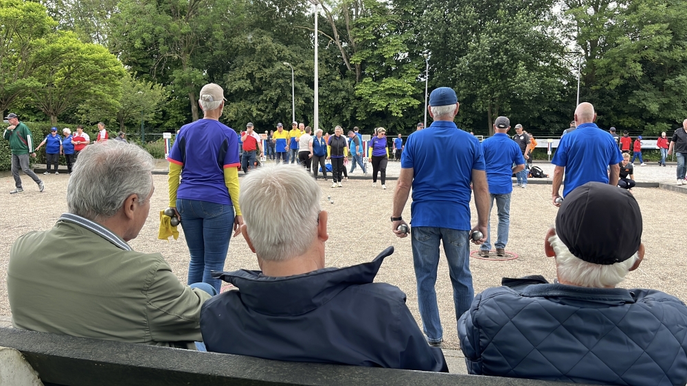 Jeu de boules met drie mensen: heel Nederland richting Vlaardingen voor het NK tripletten