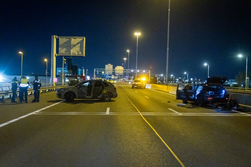 Aanrijding, ruzie en mogelijk schieten op de snelweg, man springt van viaduct