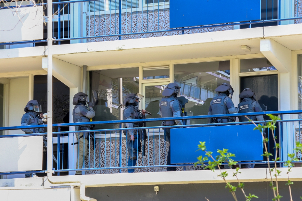 Arrestatieteam haalt verwarde man uit woning in Vlaardingen-Holy