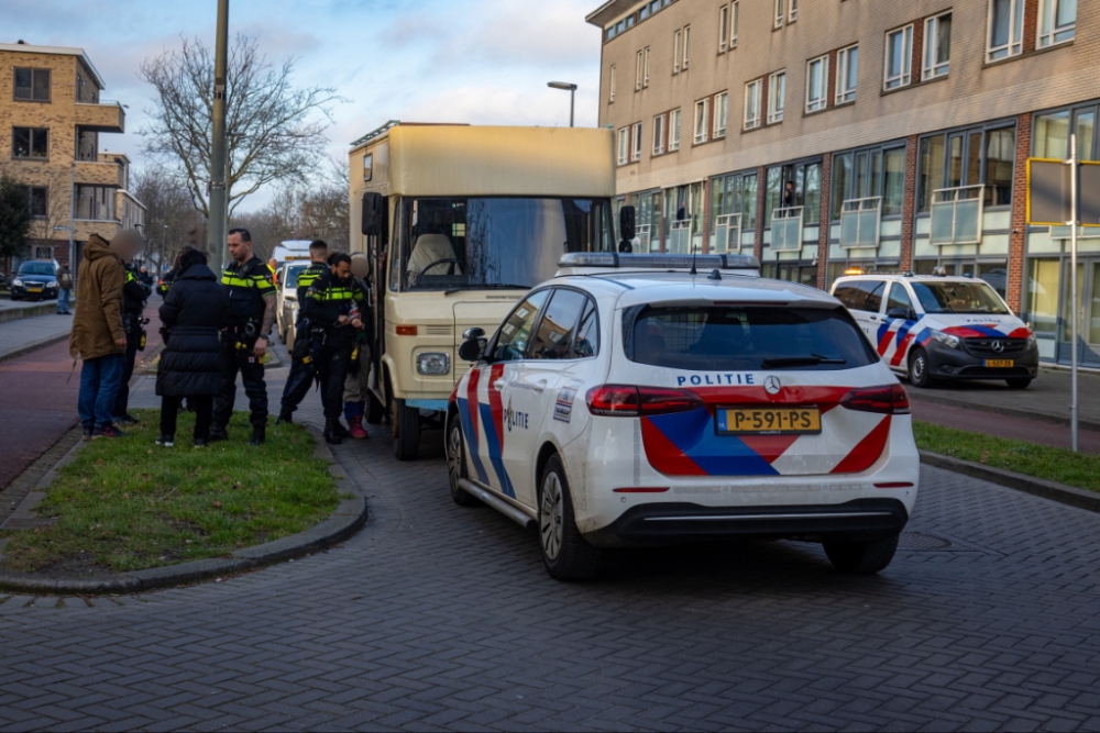 Politie zet bus klem na achtervolging in zoektocht naar vrouw