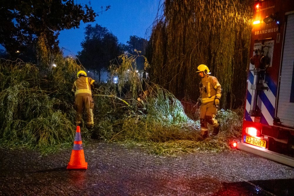 Flinke tak breekt af en belandt deels op de Kethelweg