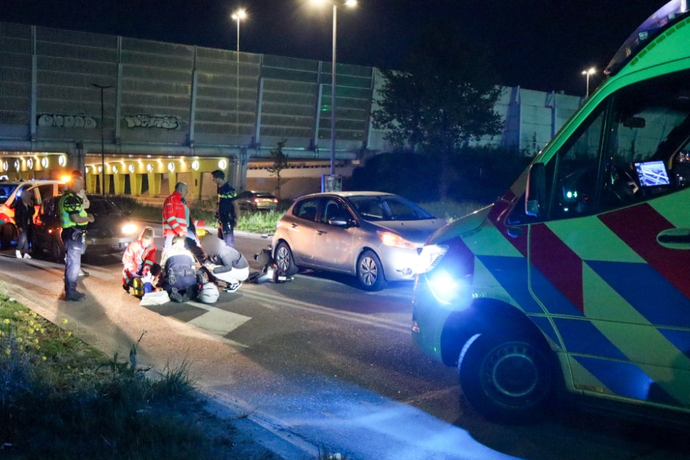 Scooterrijder raakt gewond bij aanrijding met auto