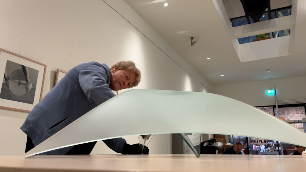 Vlaardingse kunstenaar exposeert in eigen stad: ‘Het is net bevroren lucht’