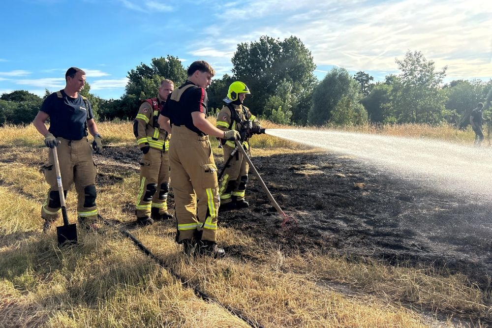 Gras boven Ketheltunnel in brand, vuur breidde zich snel uit