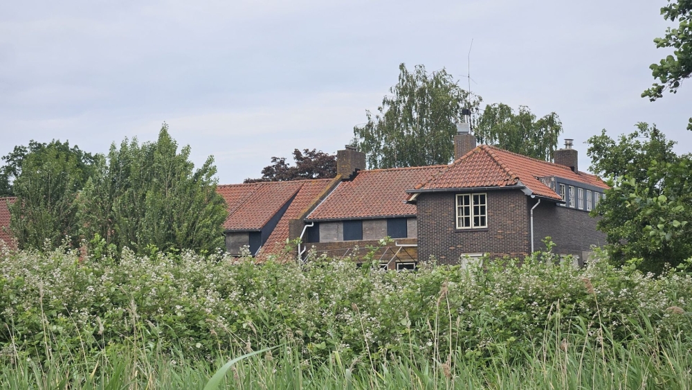 ‘De Zuidbuurthoeve’ wordt azc: 100 asielzoekers in boerderij bij volkstuintjes
