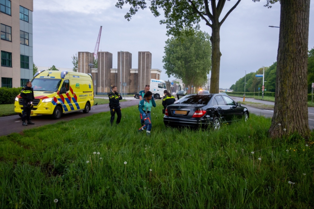 Flinke botsing tussen vrachtwagen en auto