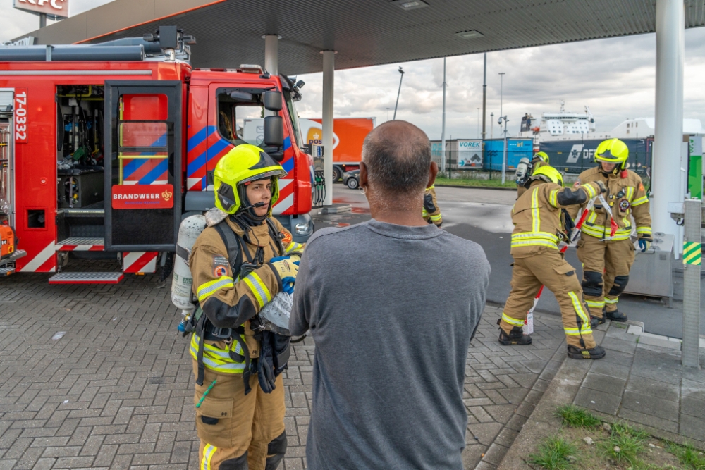 Benzinepomp weet niet van ophouden, tank stroomt over