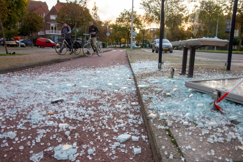 Bushokje voor tweede keer in een week door vandalen gesloopt