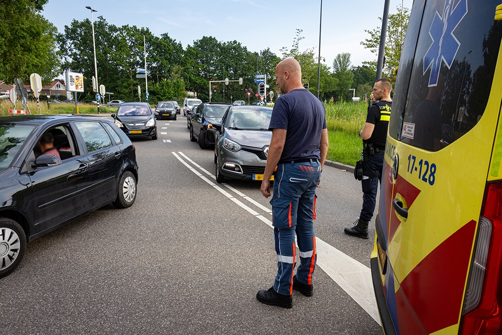 Automobilisten willen dat ambulance uit de weg gaat na aanrijding