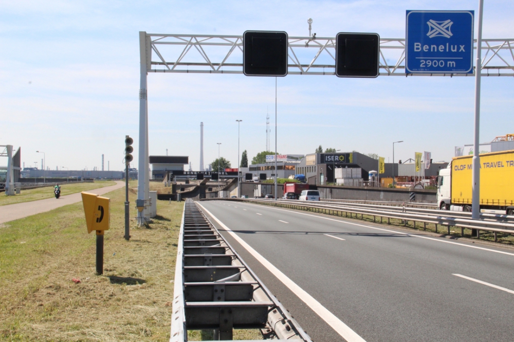 Weer raak bij Beneluxtunnel: B-buis dicht